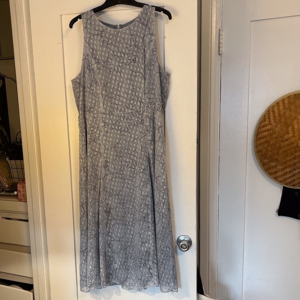 SPRING BANANA REPUBLIC DRESS, Size 14, Never Worn, Heather Grey w/Flowers